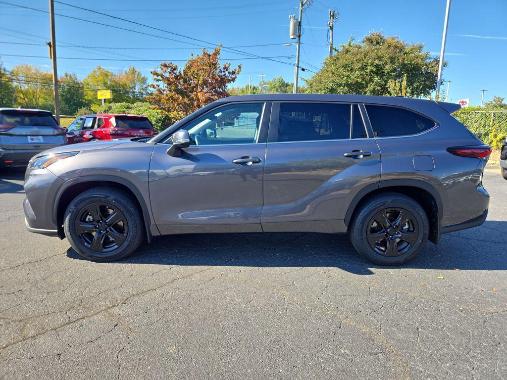 used 2024 Toyota Highlander car, priced at $31,065