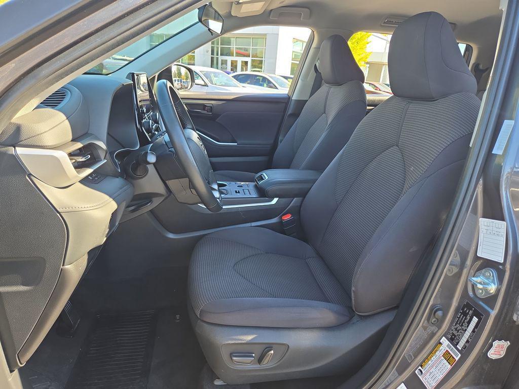 used 2024 Toyota Highlander car, priced at $31,065