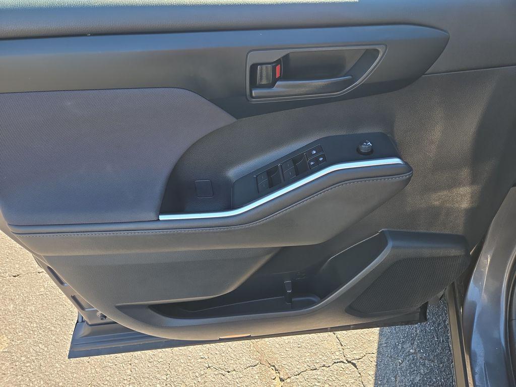 used 2024 Toyota Highlander car, priced at $31,065