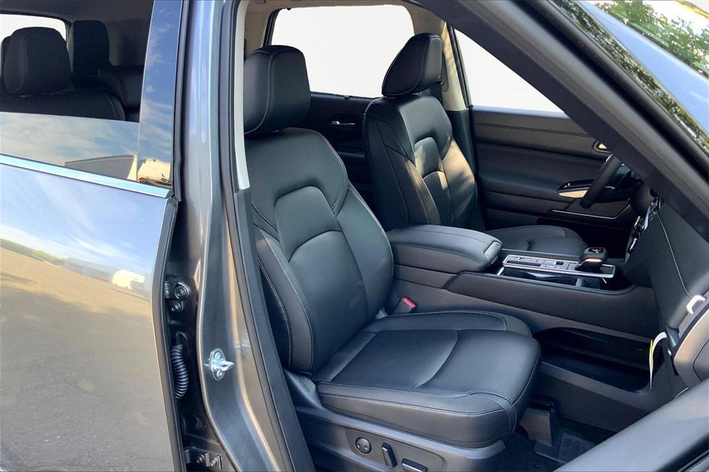 used 2025 Nissan Pathfinder car, priced at $36,500
