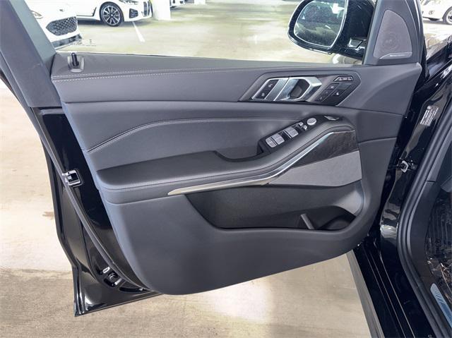 new 2025 BMW X7 car, priced at $99,565