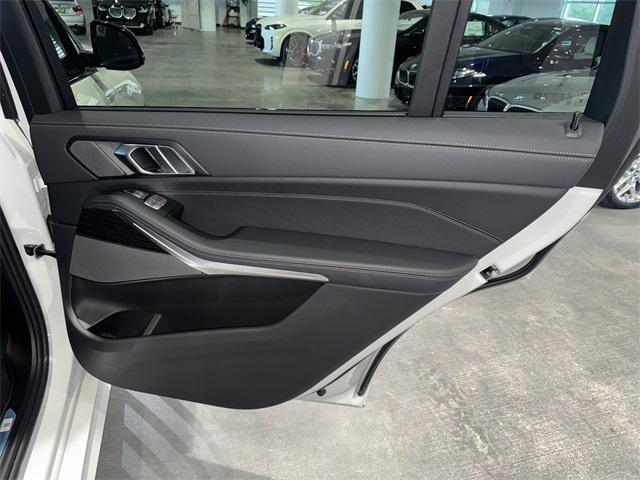 new 2025 BMW X7 car, priced at $99,720