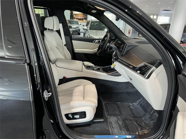 new 2025 BMW X7 car, priced at $99,075