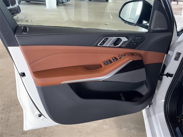 new 2026 BMW X7 car, priced at $102,735