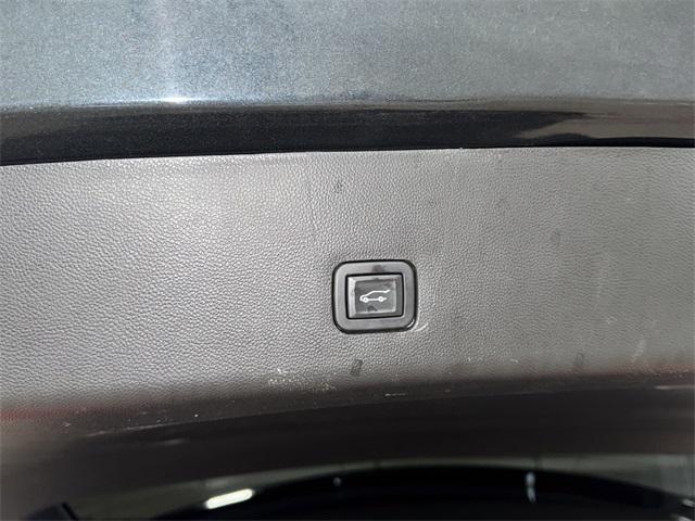 used 2020 Chevrolet Traverse car, priced at $24,073