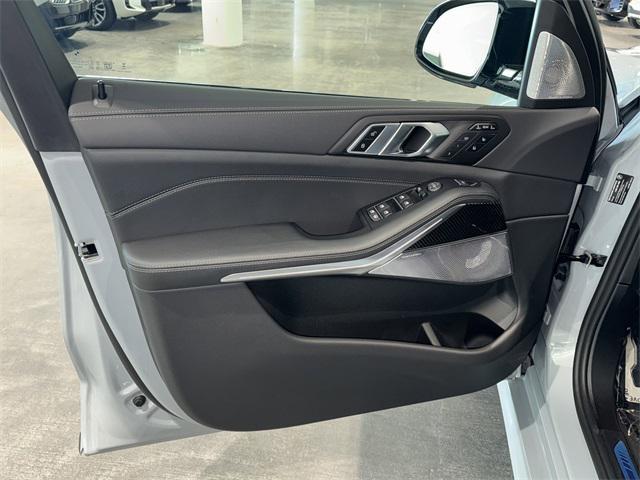 new 2026 BMW X7 car, priced at $127,485