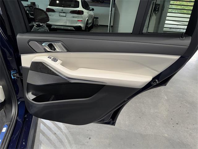 new 2026 BMW X7 car, priced at $106,785