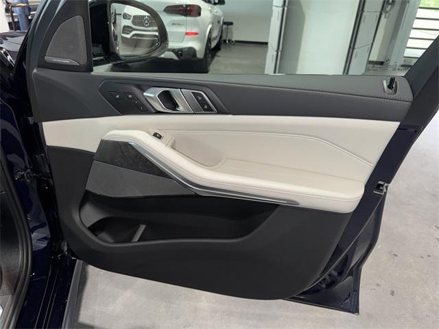 new 2026 BMW X7 car, priced at $106,785