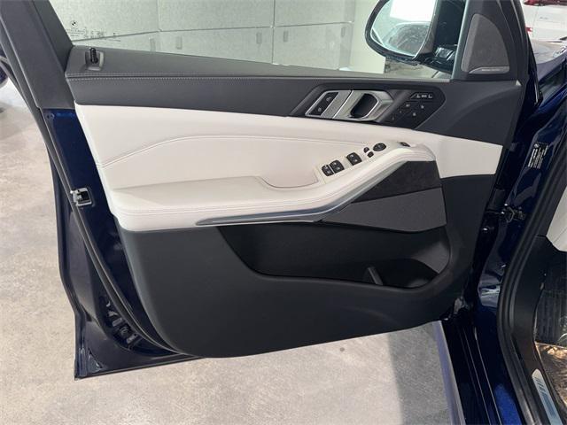 new 2026 BMW X7 car, priced at $106,785