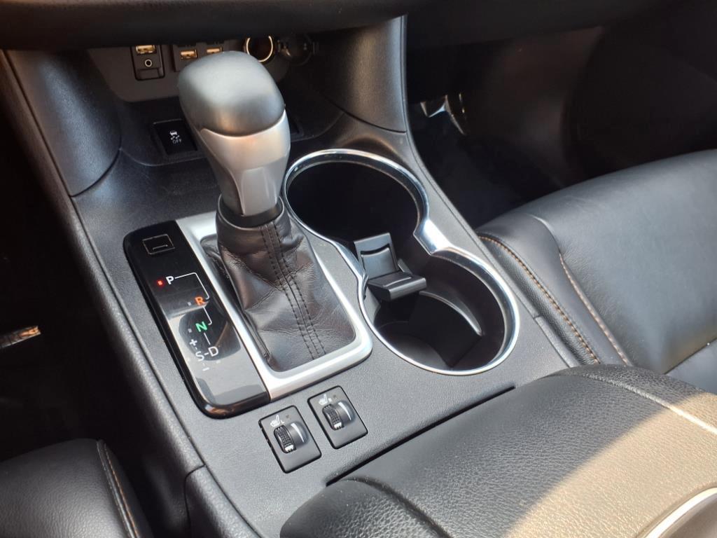 used 2019 Toyota Highlander car, priced at $25,987
