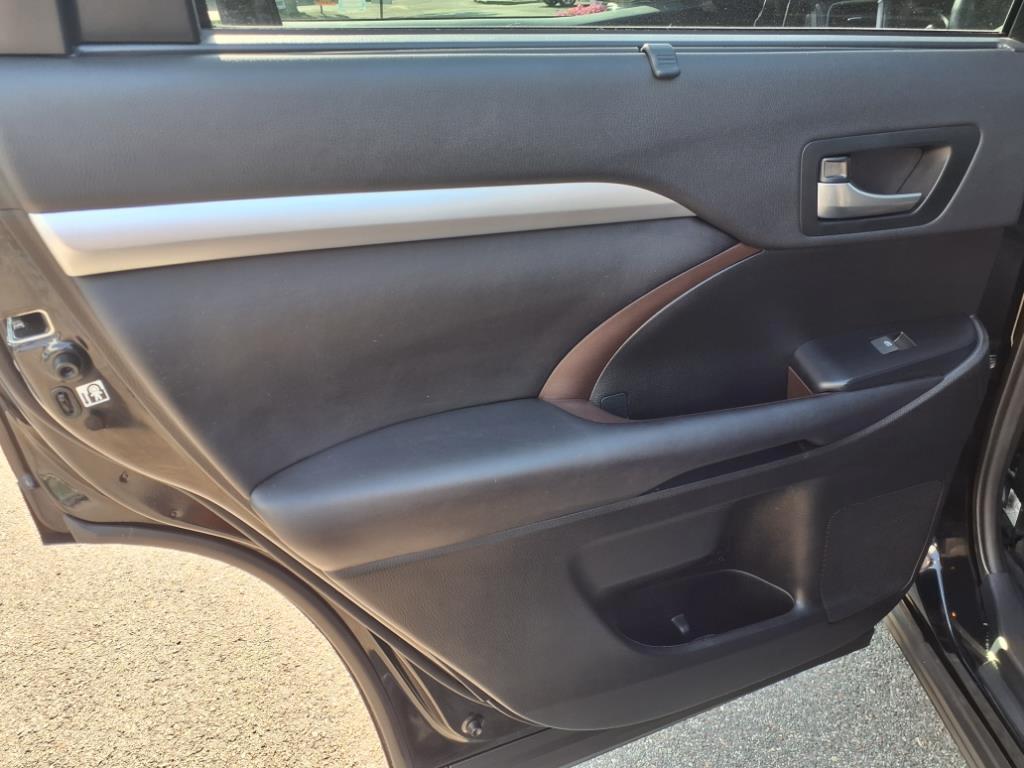 used 2019 Toyota Highlander car, priced at $25,987