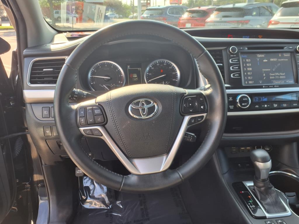 used 2019 Toyota Highlander car, priced at $25,987