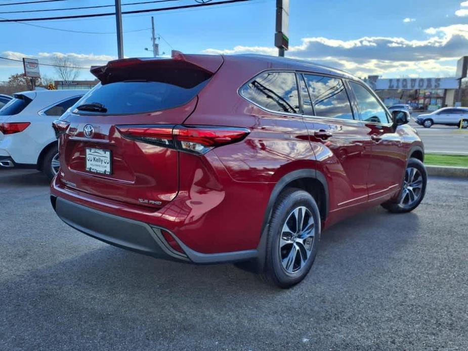 used 2022 Toyota Highlander car, priced at $36,723