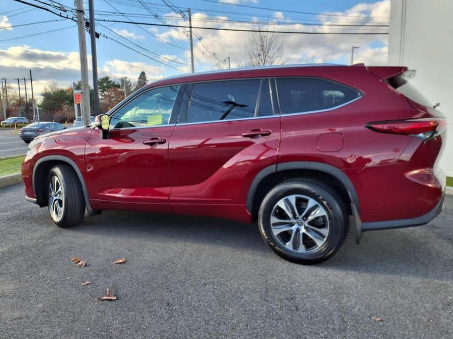 used 2022 Toyota Highlander car, priced at $36,723