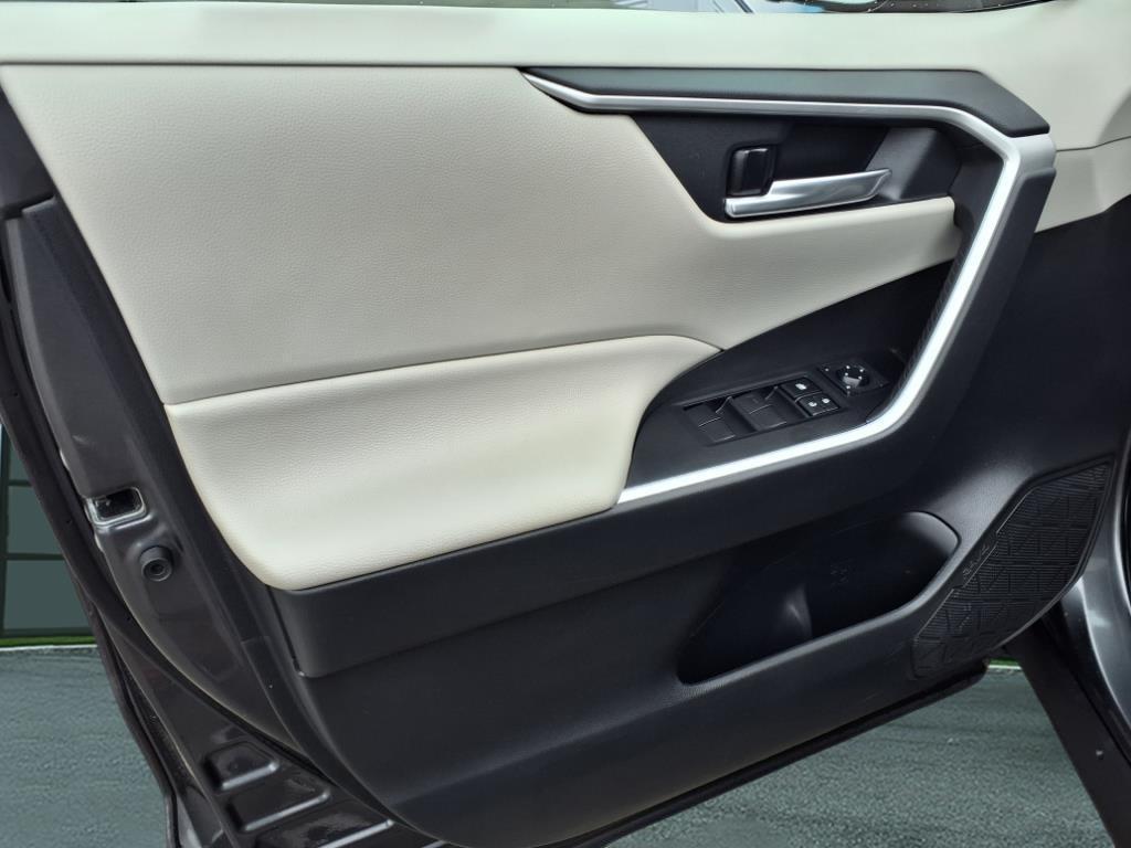used 2020 Toyota RAV4 car, priced at $22,998