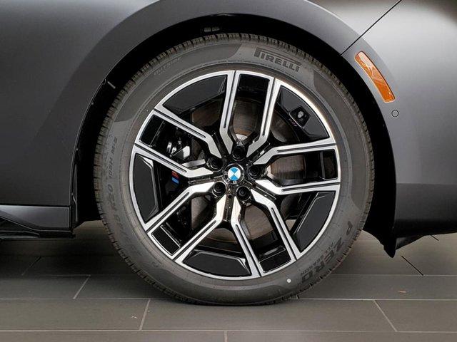 new 2025 BMW 760 car, priced at $142,055
