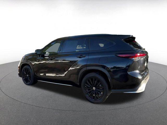 used 2024 Toyota Highlander car, priced at $39,453