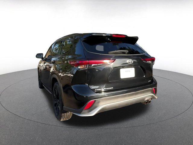 used 2024 Toyota Highlander car, priced at $39,453
