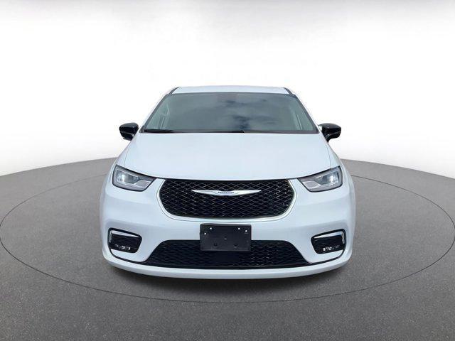 used 2024 Chrysler Pacifica car, priced at $30,683