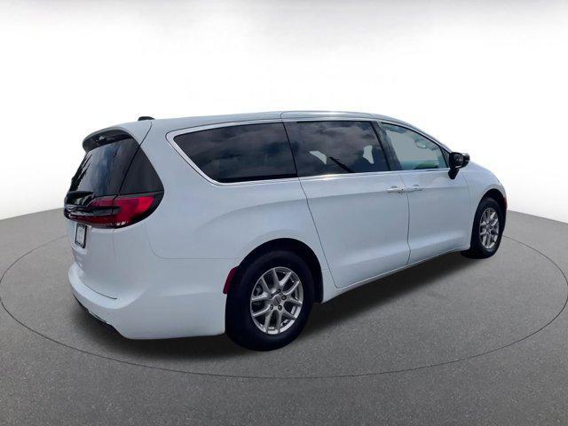 used 2024 Chrysler Pacifica car, priced at $30,683