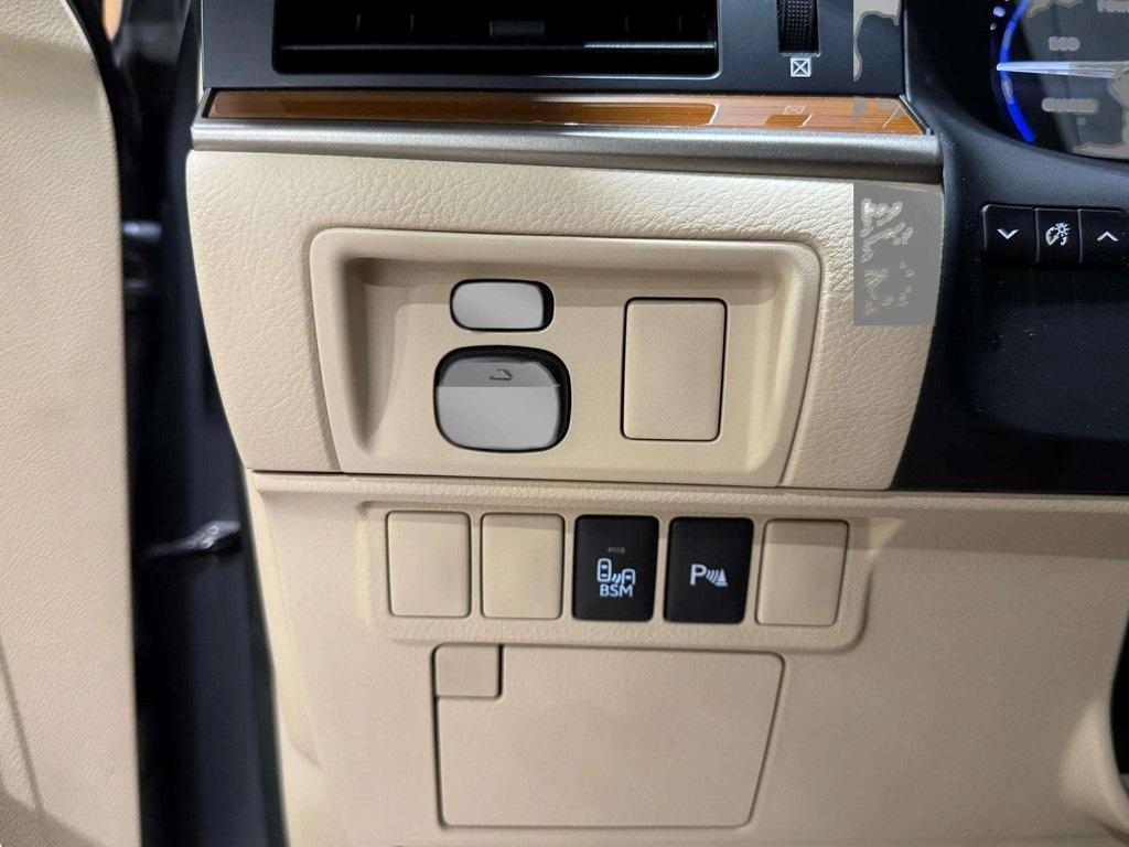 used 2013 Lexus ES 300h car, priced at $15,895
