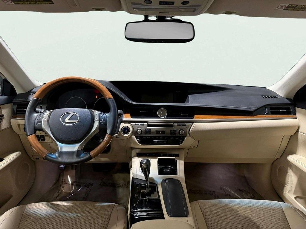 used 2013 Lexus ES 300h car, priced at $15,895