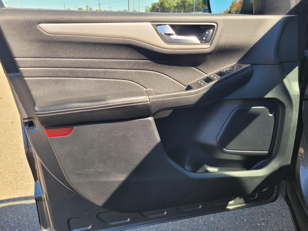 used 2022 Ford Escape car, priced at $25,962