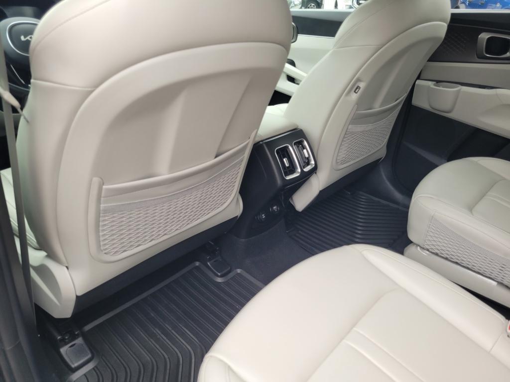 used 2024 Kia Sorento Hybrid car, priced at $35,986