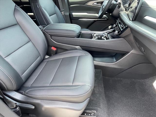 new 2025 Chevrolet Traverse car
