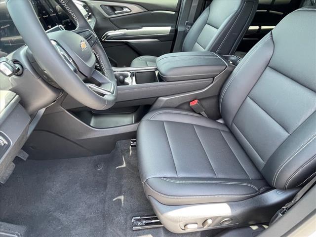 new 2025 Chevrolet Traverse car