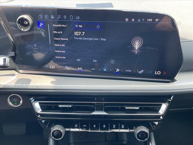 new 2025 Chevrolet Traverse car