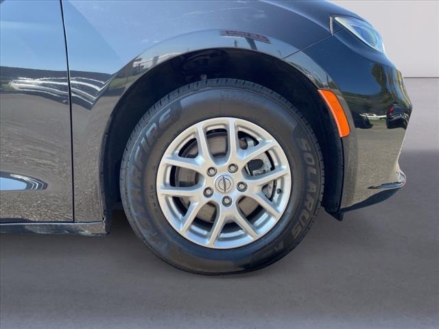 used 2021 Chrysler Pacifica car, priced at $19,961