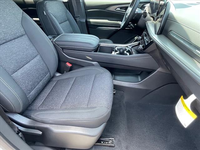 new 2025 Chevrolet Traverse car, priced at $49,130