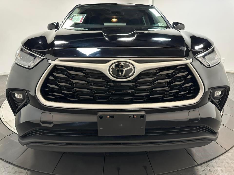 used 2022 Toyota Highlander car, priced at $31,900