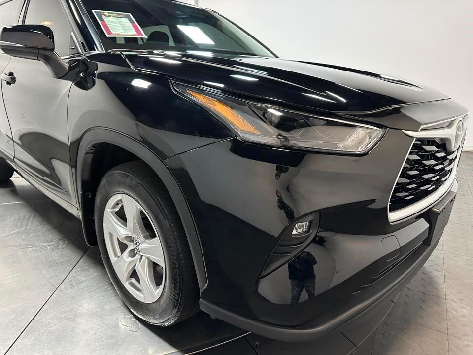 used 2022 Toyota Highlander car, priced at $31,900