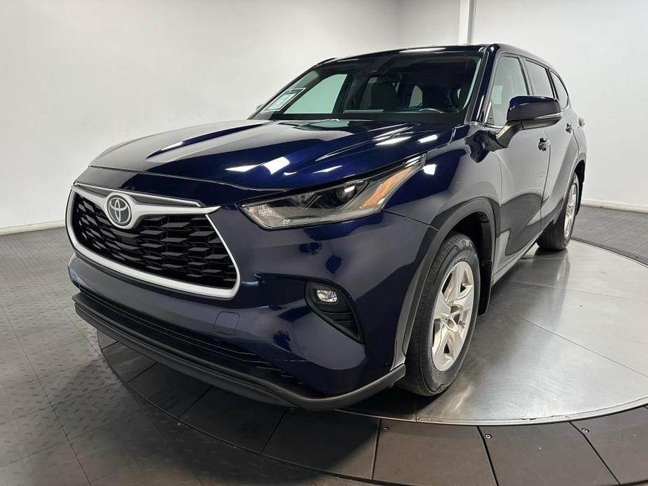 used 2021 Toyota Highlander car, priced at $31,900