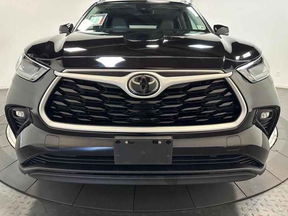 used 2021 Toyota Highlander car, priced at $36,900