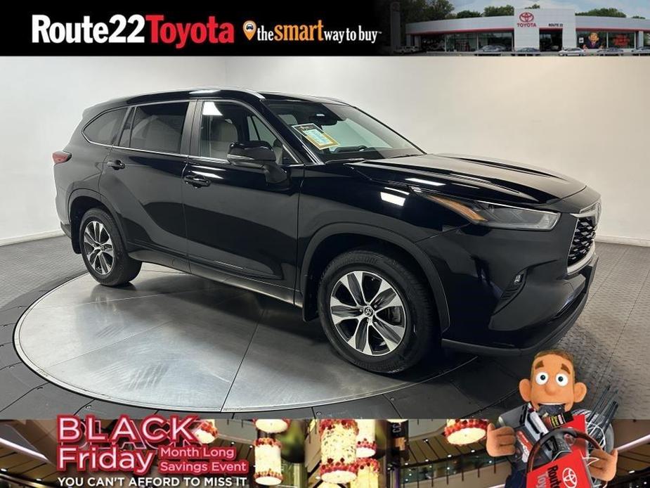 used 2023 Toyota Highlander car, priced at $35,700