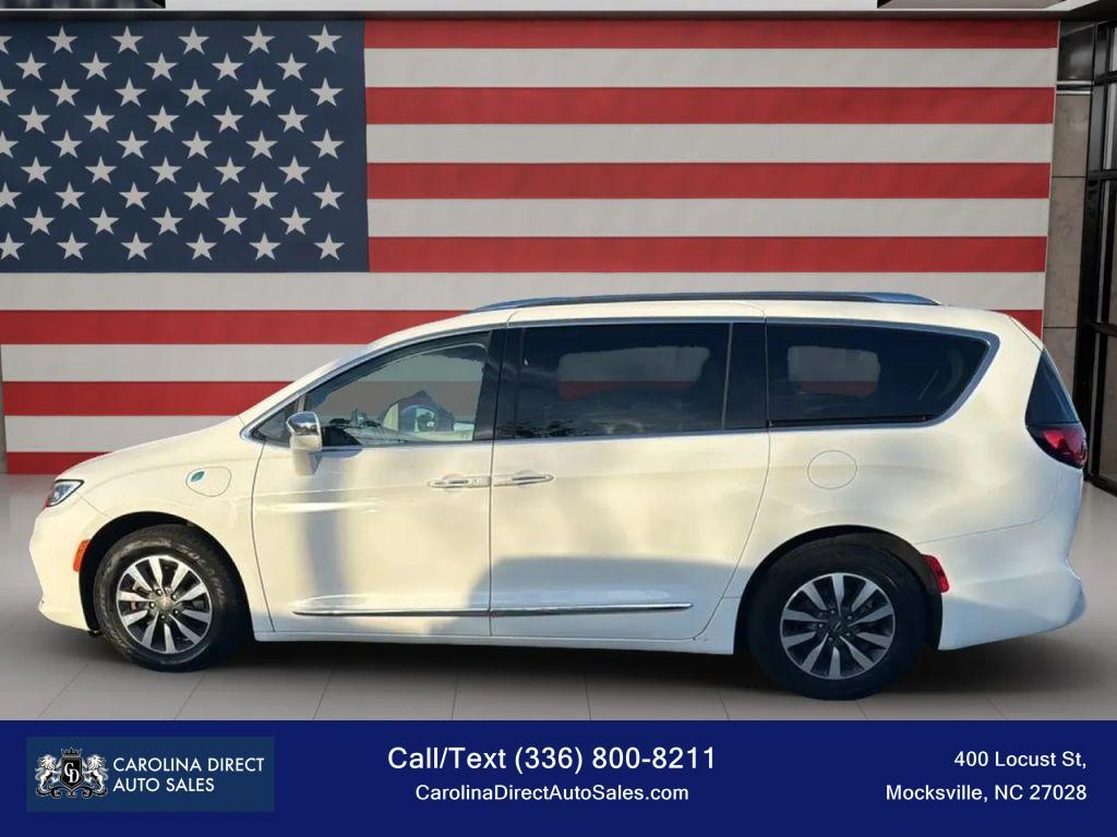 used 2021 Chrysler Pacifica Hybrid car, priced at $23,777