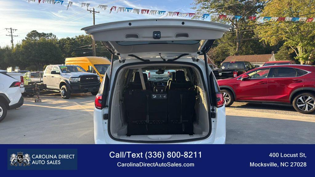 used 2021 Chrysler Pacifica Hybrid car, priced at $23,777