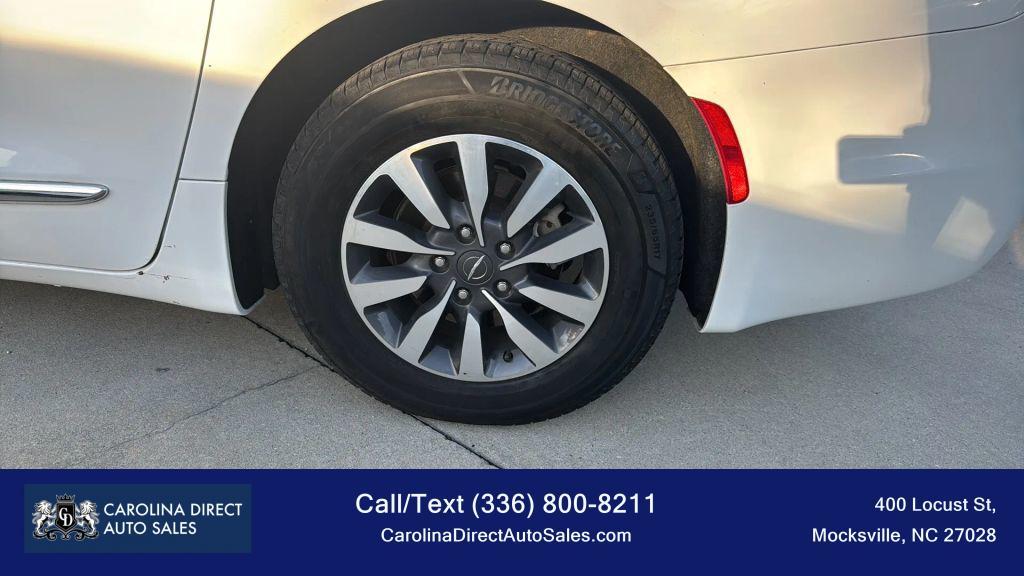 used 2021 Chrysler Pacifica Hybrid car, priced at $23,777