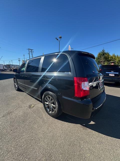used 2015 Chrysler Town & Country car, priced at $8,995