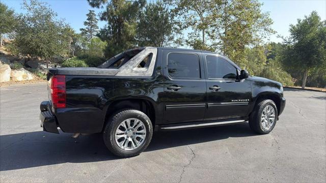 used 2009 Chevrolet Avalanche car, priced at $13,495