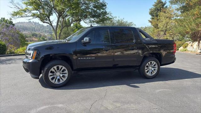 used 2009 Chevrolet Avalanche car, priced at $13,495