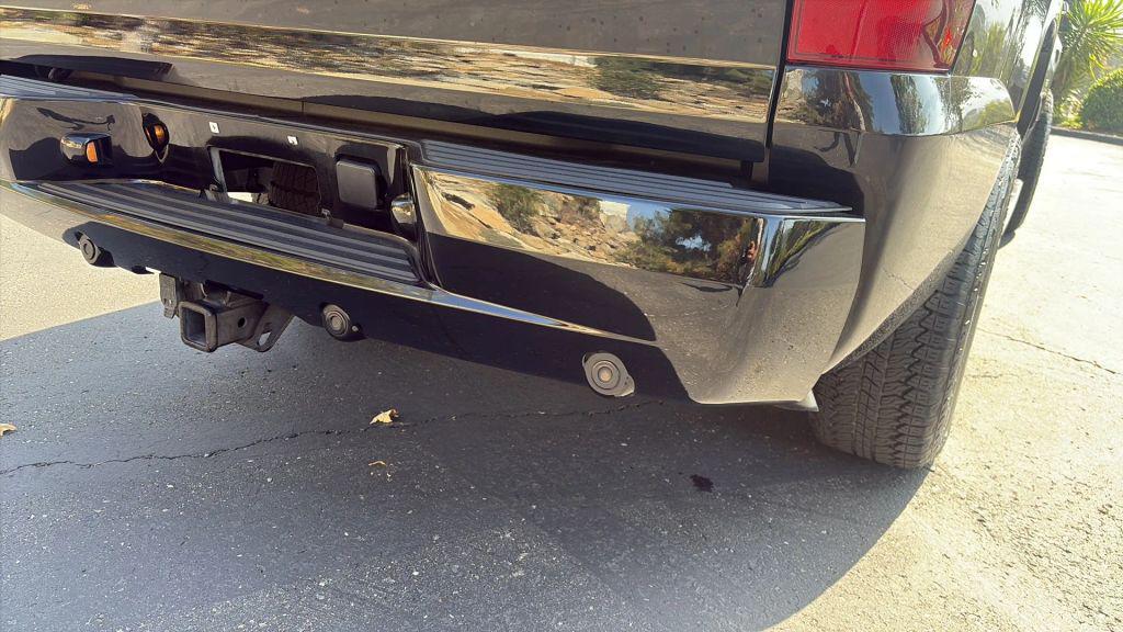 used 2009 Chevrolet Avalanche car, priced at $12,995