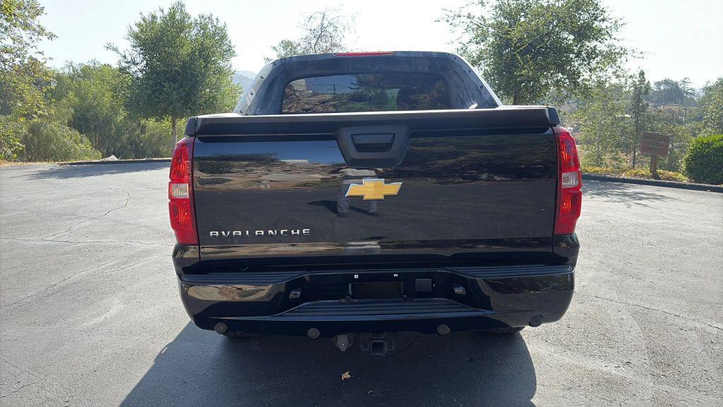 used 2009 Chevrolet Avalanche car, priced at $12,995