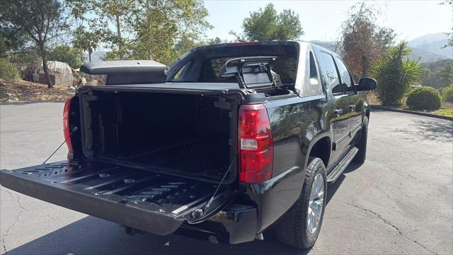 used 2009 Chevrolet Avalanche car, priced at $13,495