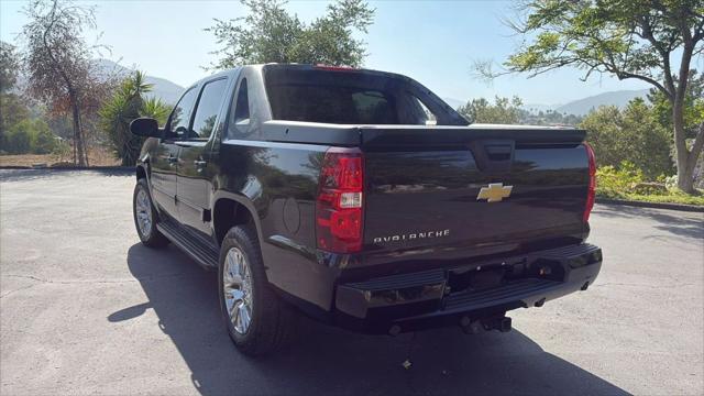 used 2009 Chevrolet Avalanche car, priced at $13,495
