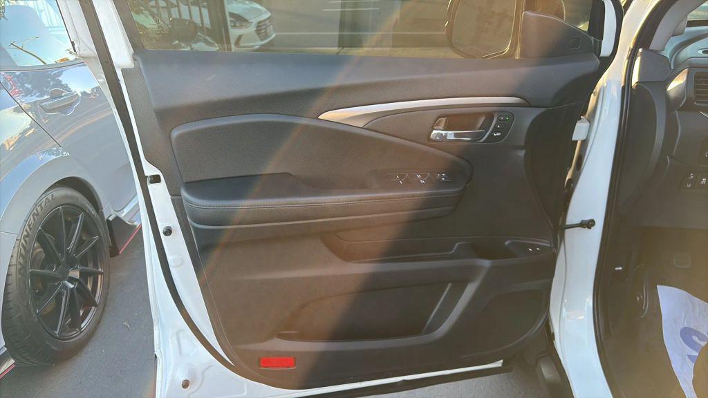 used 2022 Honda Pilot car, priced at $24,995