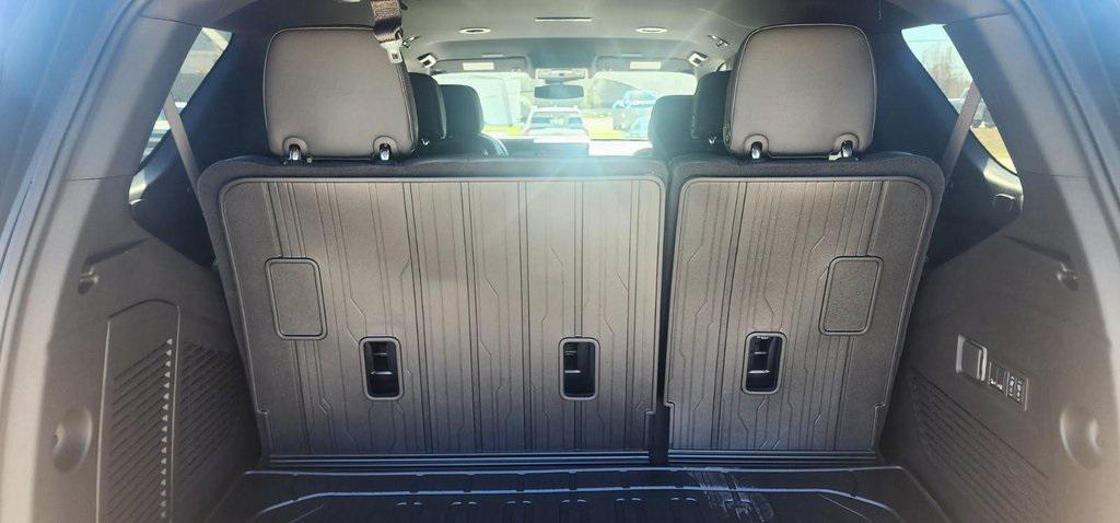 used 2025 GMC Yukon car, priced at $71,626